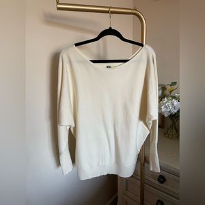 Off white,off the shoulder long sleeve top.Perfect with leggings,boots,jeans!
